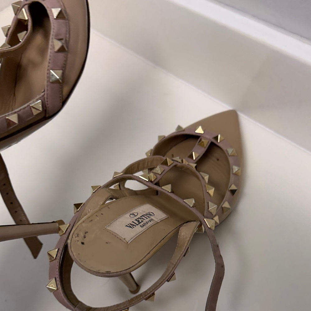 Valentino Nude Patent Leather Rockstud T-Strap Pumps - Picture 4 of 7